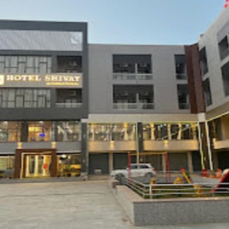 Tharad Hotel Shivay International מראה חיצוני תמונה