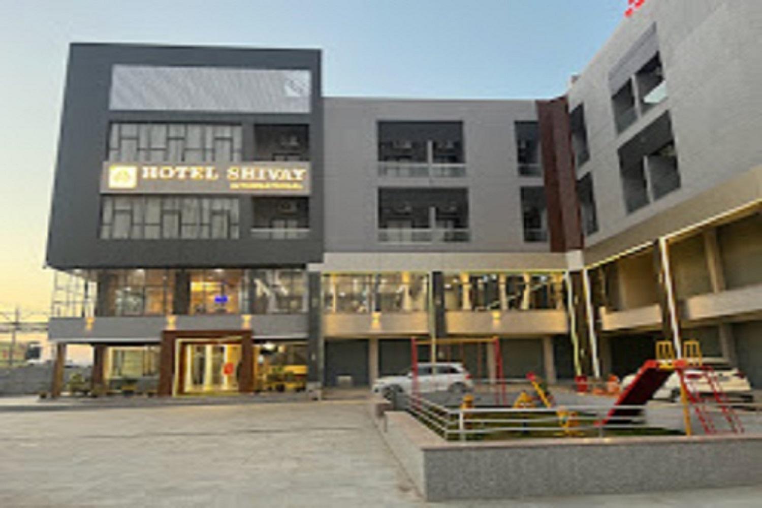 Tharad Hotel Shivay International מראה חיצוני תמונה